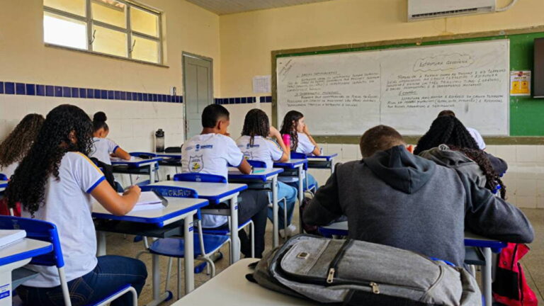chpden-zorunlu-egitim-kisalacak-iddialarina-tepki-zorunlu-egitimden-vazgecilemez-LnVUVDJF.jpg