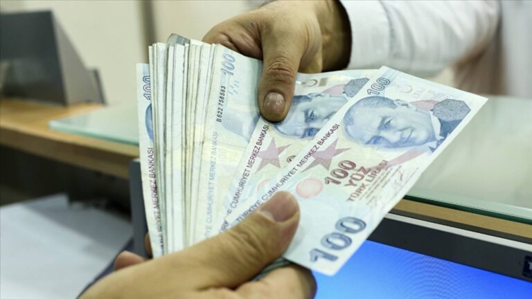 hakem-kurulu-memur-ve-memur-emeklisi-zammi-icin-toplandi-3S48GZLT.jpg